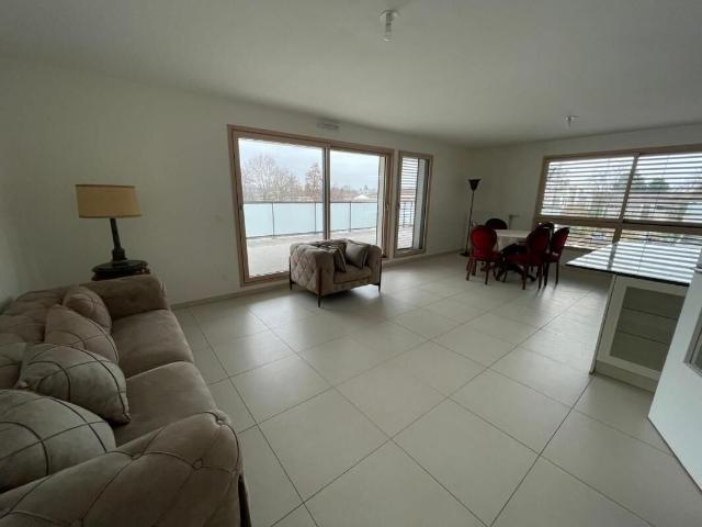 Appartement 4 pièces, 101 m² à louer à Ferney Voltaire 01210