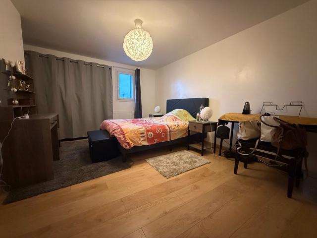 Appartement 4 pièces, 101 m² à louer à Le Neubourg 27110