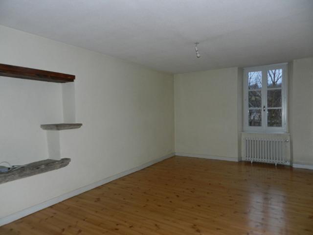 Appartement 4 pièces, 103 m² à louer à Montrozier 12630