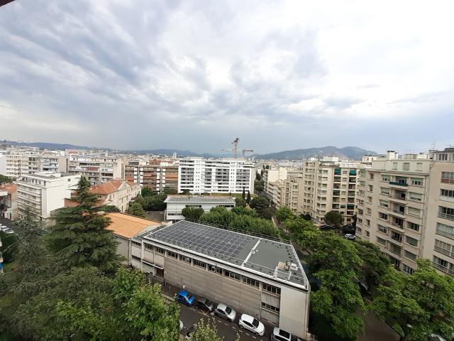 Appartement 4 pièces, 106 m² à louer à Marseille 8 13008