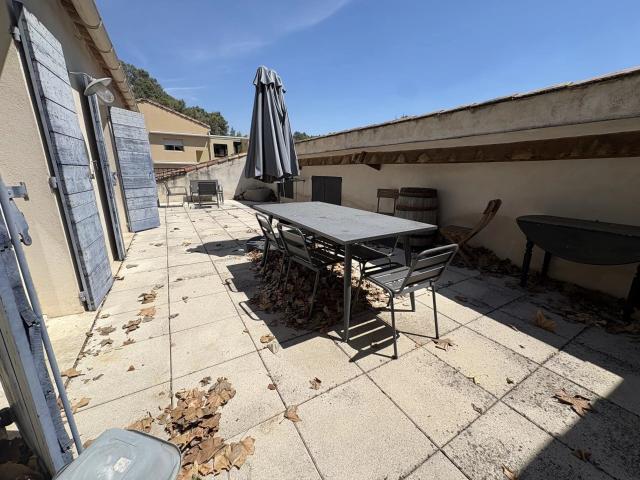 Appartement 4 pièces, 110 m² à louer à Jouques 13490