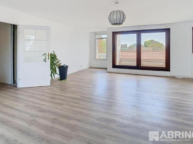 Appartement 4 pièces, 120 m² à louer à Lille 59800