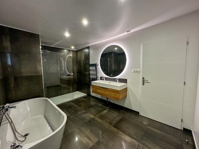 Appartement 4 pièces, 124 m² à louer à Saint André lez Lille 59350