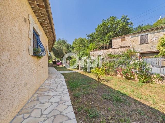 Appartement 4 pièces, 132 m² à louer à Roquefort les Pins 06330