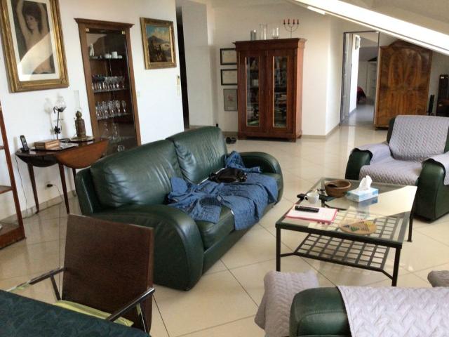 Appartement 4 pièces, 135 m² à louer à Menton 06500