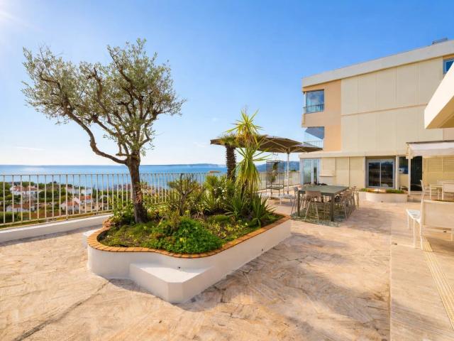 Appartement 4 pièces 142 m²