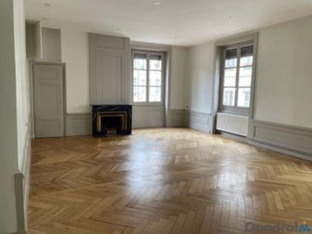 Appartement 4 pièces 158.55 m²