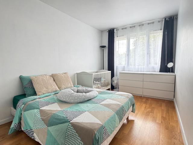 Appartement 4 pièces 2 chambres à louer à Evry Courcouronnes 67 m² avec parking et cave