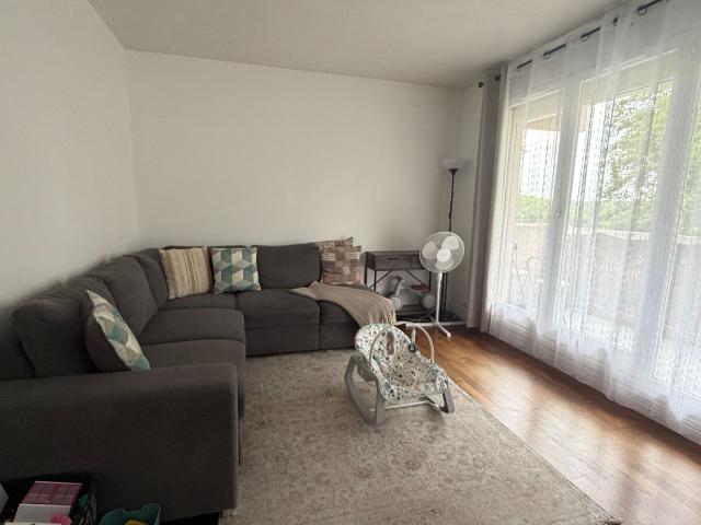 Appartement 4 pièces 2 chambres à louer à Evry Courcouronnes 67 m² avec parking et cave