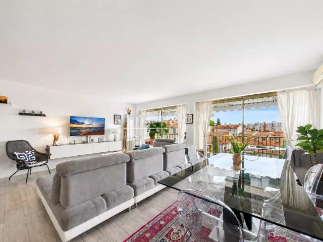 Appartement 4 Pièces Traversant avec Vue mer et garage dans. 109m² Cannes