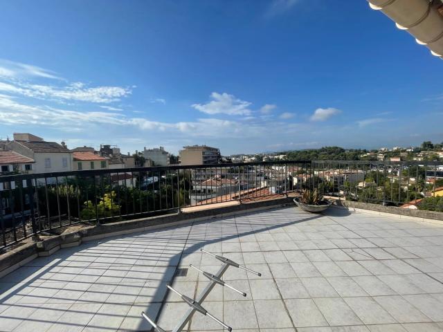 Appartement 4 pièces, à louer à Le Cannet 06110