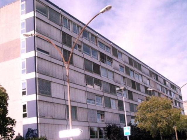 Appartement 4 pièces avec balcon, situé au 2ème étage