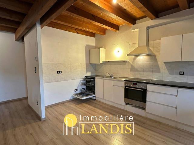 APPARTEMENT 4 PIÈCES AVEC CUISINE ÉQUIPÉE ET PLACE DE PARKING