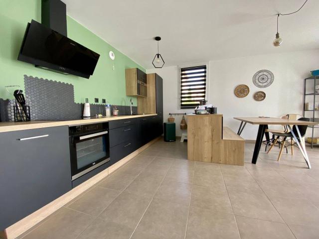 Appartement 4 pièces avec parking double et terrasse