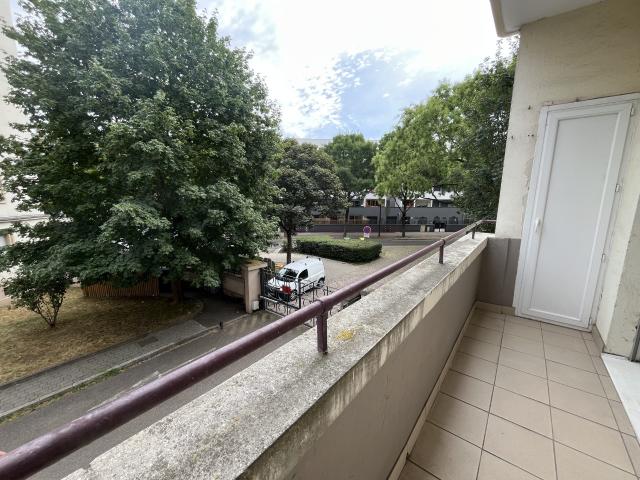 Appartement 4 pièces avec un balcon et une cave Quartier des Quinze / Boulevard d’Anvers