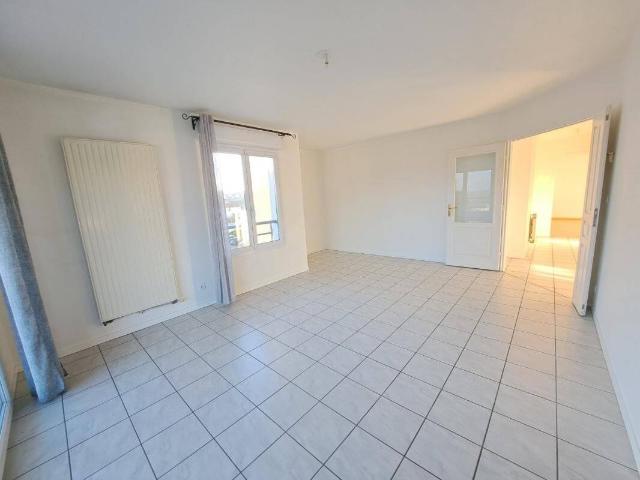 APPARTEMENT 4 PIECES AVEC VUE DEGAGEE
