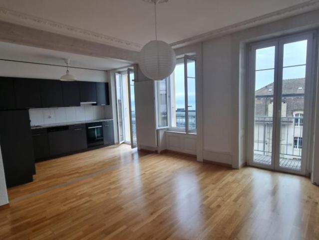 Appartement 4 pièces balcon vue Neuchâtel