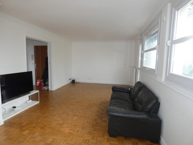 Appartement 4 pièces, cave et box.