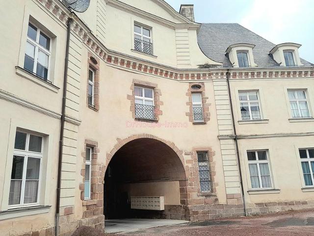 APPARTEMENT 4 PIECES CHATEAU DE BEAUPREAU