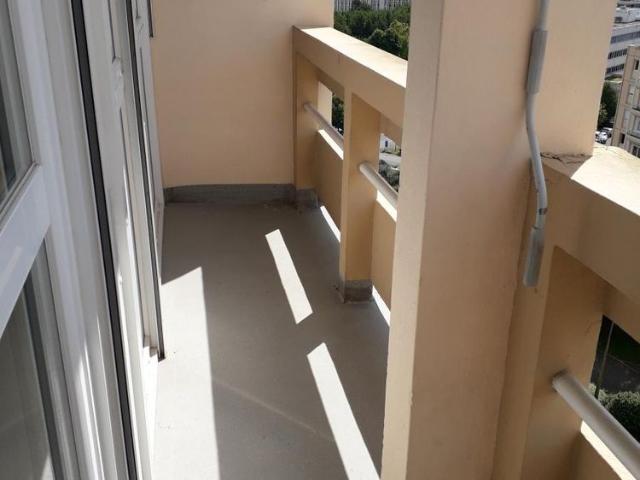 APPARTEMENT 4 PIECES DANS RESIDENCE PROCHE COMMODITES