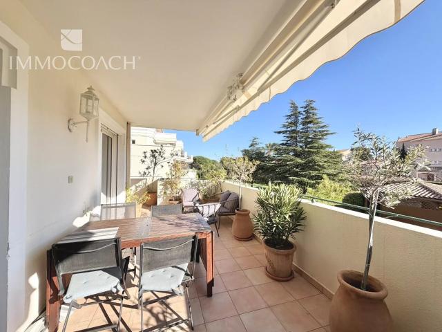 Appartement 4 Pieces Dans Un Parc De Un Hectare Avec Piscine. 102m² Carqueiranne