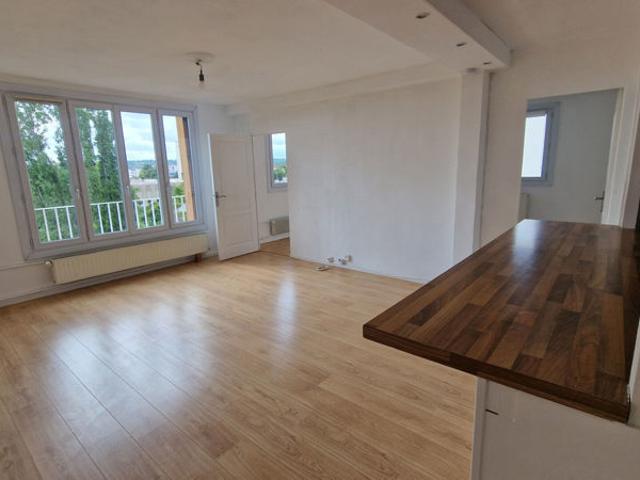 Appartement 4 pièces de 69 m²,box + cave en centre ville de MANTES LA VILLE