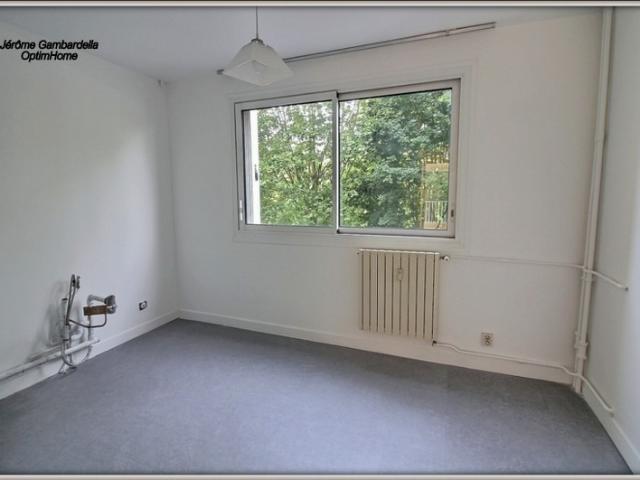 Appartement 4 pièces de 71 m2 avec balcon, box et cave à vendre à POISSY 78