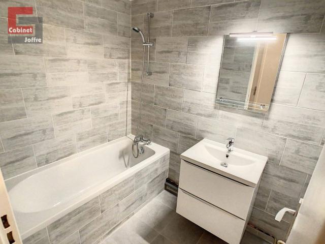 Appartement 4 pièces de 83 m² proche gare et commerces