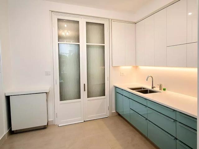 Appartement 4 pièces de 92 m² à Belsunce, Marseille 1er