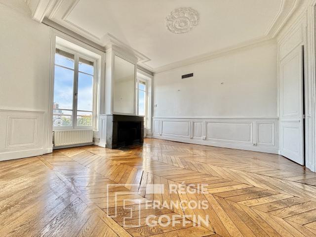 APPARTEMENT 4 PIECES DE 105.42 m² PREFECTURE QUAI DU RHONE