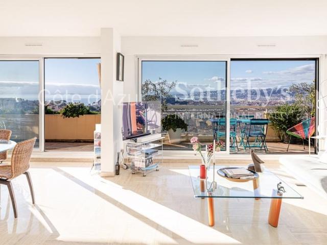 Appartement 4 pièces dernier étage avec vue mer et terrasse. 102m² Nice