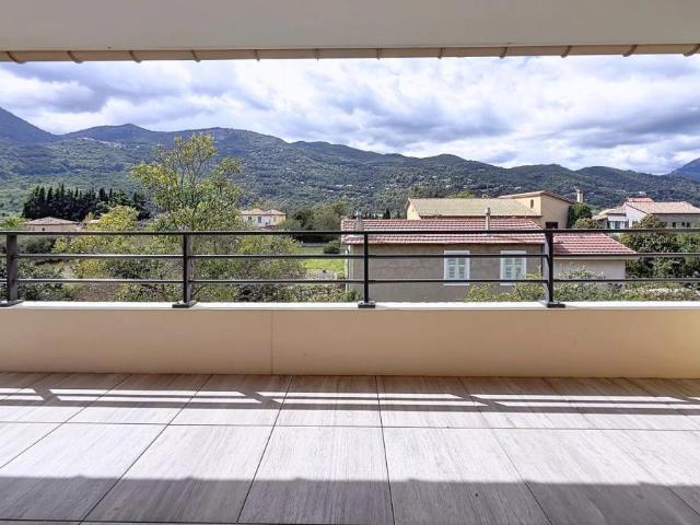 Appartement 4 pièces en dernier étage avec terrasse et double garage