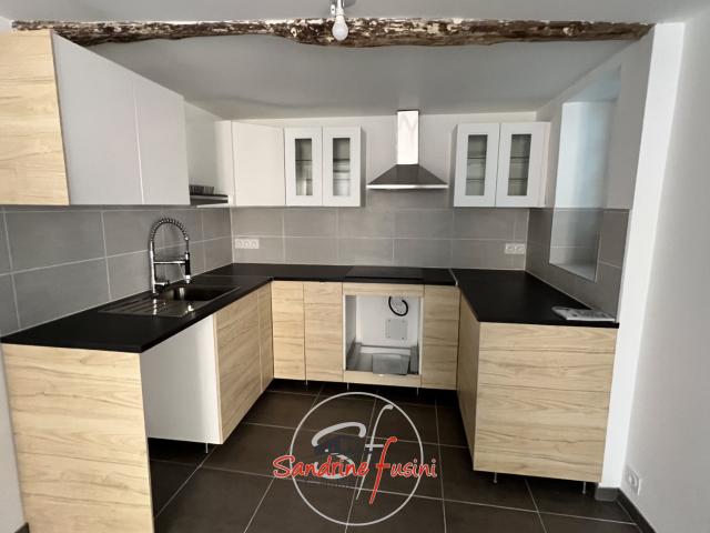 Appartement 4 pièces en duplex au dernier étage d'une maison de village