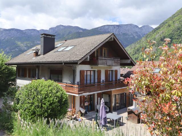 Appartement 4 pièces, entièrement refait à neuf, Thones 95m² Thônes