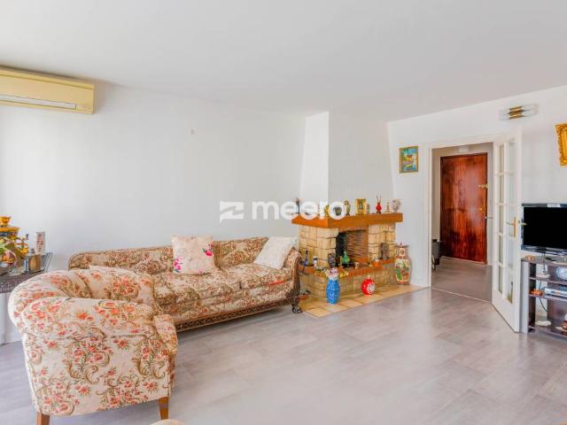 APPARTEMENT 4 PIECES MEUBLE AVEC BALCON ET PARKING MENNECY