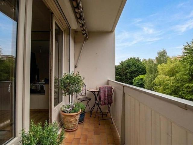 Appartement 4 pièces rénové avec terrasse et vue sur parc cave garage fermé Quartier La Madeleine