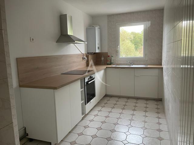 Appartement 4 pièces Saint Thibault des Vignes 74.66m² 1200€ à louer