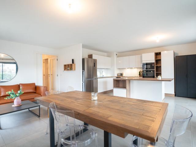 Appartement 4 pièces Saint Julien en Genevois 94.00m² 2518€ à louer