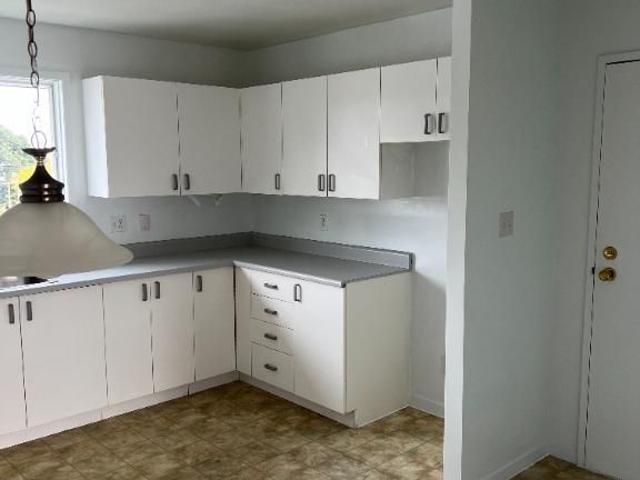 Appartement 4 1/2 libre à Beauport, propre, peinturé, *Mois gratuit 1145$