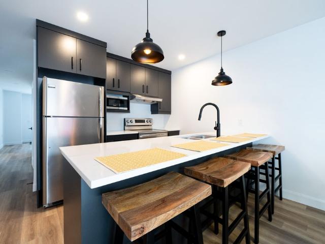 Appartement 4 1/2, Warwick, 50 Ans Et