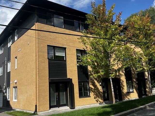 APPARTEMENT 4 1 2 NIV TERRASSE+CABANON