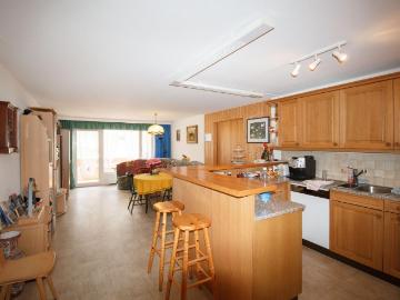 Appartement 4.5 12, qualitätsvolle 4.5 Zimmerwohnung im Zentrum mit Balkon und super Ausblick