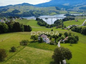 Appartement 4,5 pièces dans les combles avec balcon