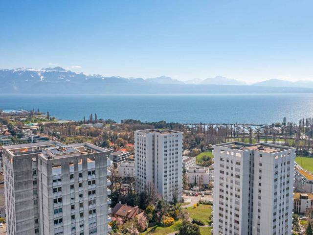Appartement 4.5 pièces rénové avec balcon et vue panoramique sur le lac