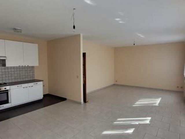 APPARTEMENT 4ème ETAGE 100m2 SANS CHARGES