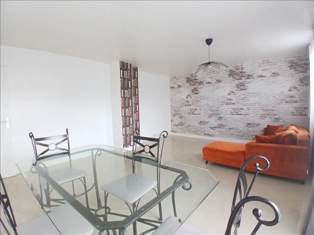 Appartement 4ème étage 76 m2 3 pièces Non meublé