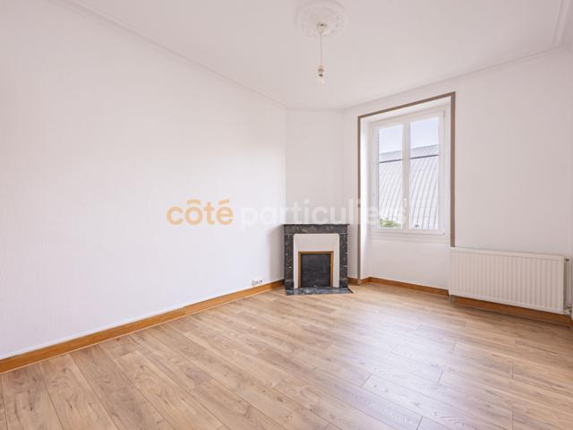 APPARTEMENT 55m2 3 PIECES PLACE VIARME NANTES CALME LUMINEUX CHARME DE L'ANCIEN