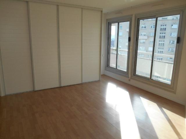 APPARTEMENT 5 pièce s 104m²