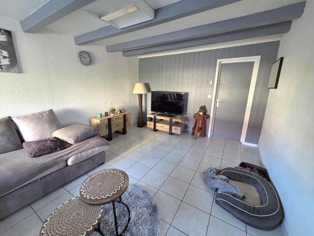 APPARTEMENT 5 PIECES 94.13 m2 GARAGE ET TERRAIN PRIVATIF 189000 EUROS
