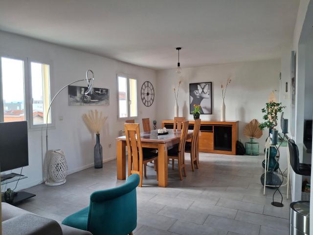 Appartement 5 pièces, 96 m² à louer à Sathonay Camp 69580
